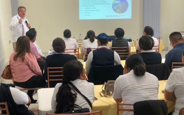 vacuna contra la influenza es tetravalente, diseñada para proteger contra cuatro virus diferentes de influenza