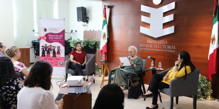 Celebra IEEPCO conferencia para conmemorar el aniversario del voto de la mujer