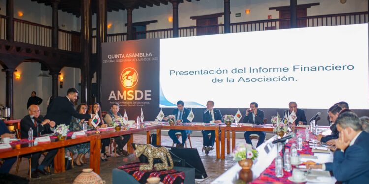 Encabeza Marco Del Prete quinta asamblea de la AMSDE