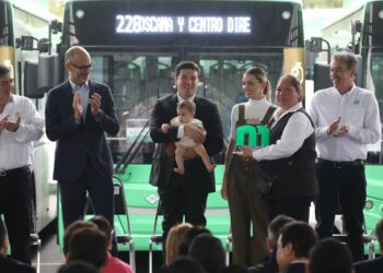 Entrega Samuel García más de 300 nuevas unidades; suman ya mil 500 camiones de transporte público