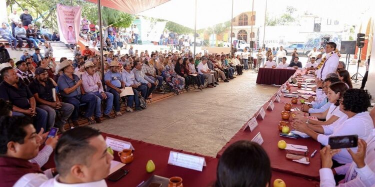 Lleva Gobierno de Oaxaca apoyos por 16.3 mdp para habitantes de Santiago Chazumba