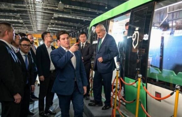 instalaciones de la planta CRRC, el Mandatario los invitó a invertir en la entidad.