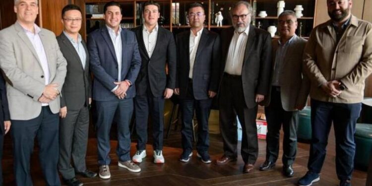 Rompe récord Samuel García tras gira a Asia; logra 10 billones de dólares en inversiones para NL