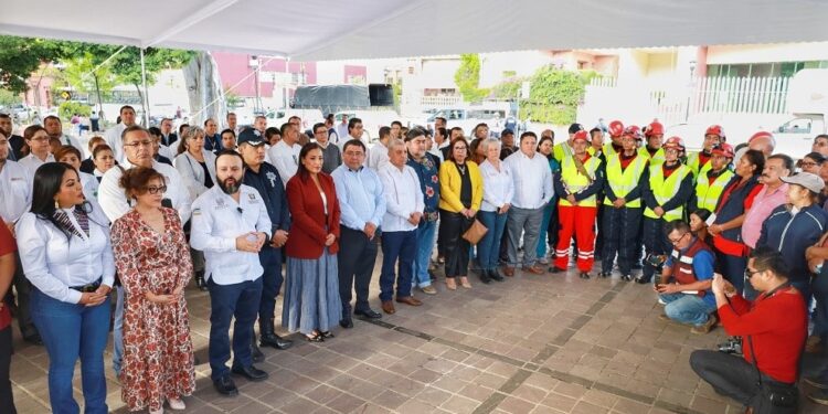 Sale de Oaxaca caravana de ayuda para atender a personas afectadas en Guerrero