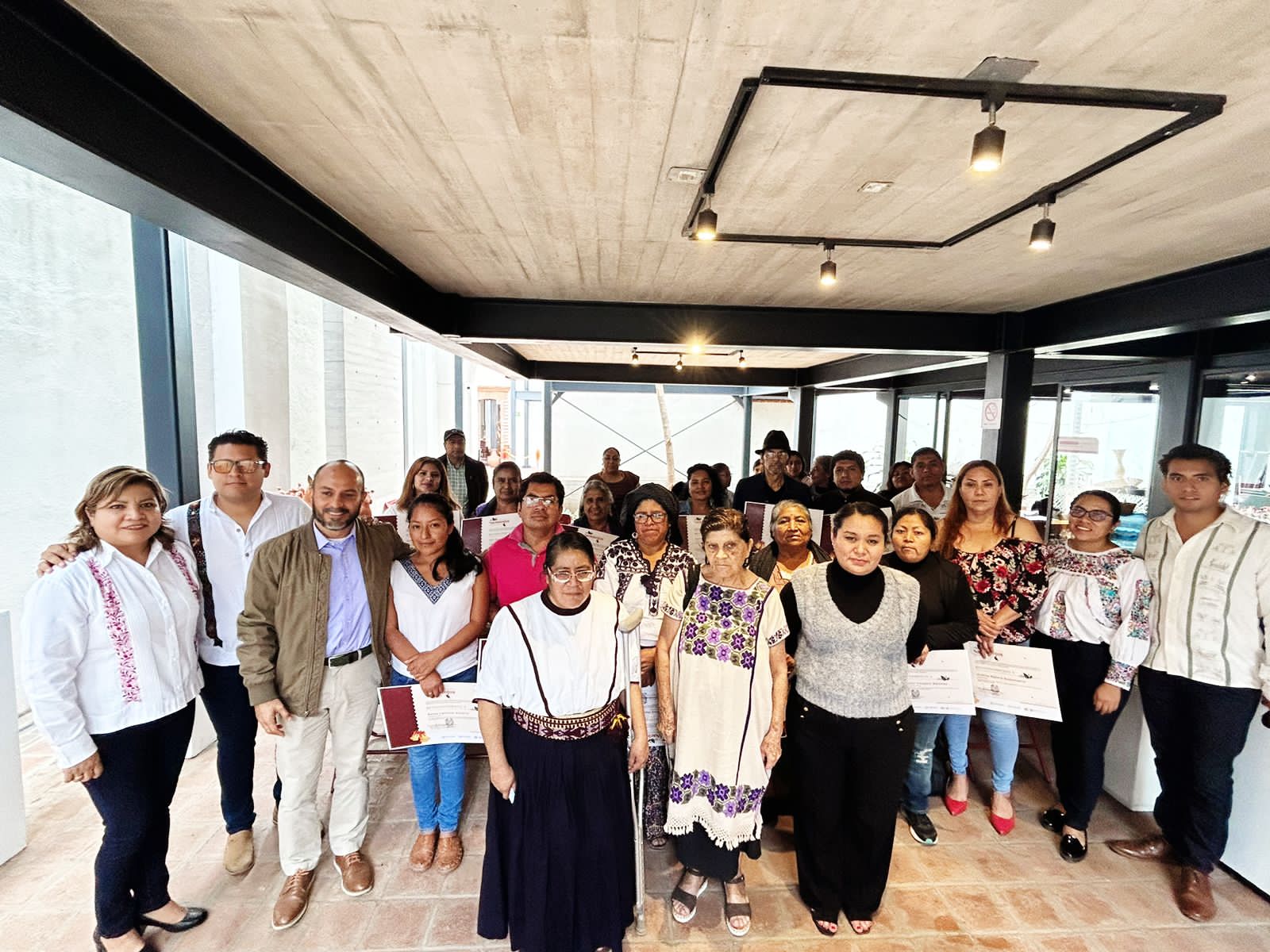 reconoció el trabajo de 16 creadores de arte popular