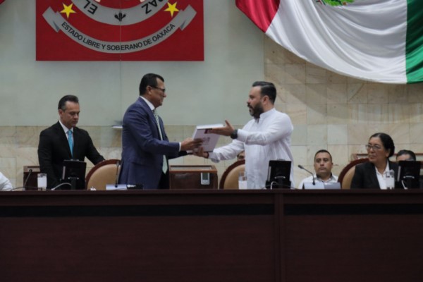 José de Jesús Romero López entregó el Primer Informe a la LXV Legislatura del Congreso local