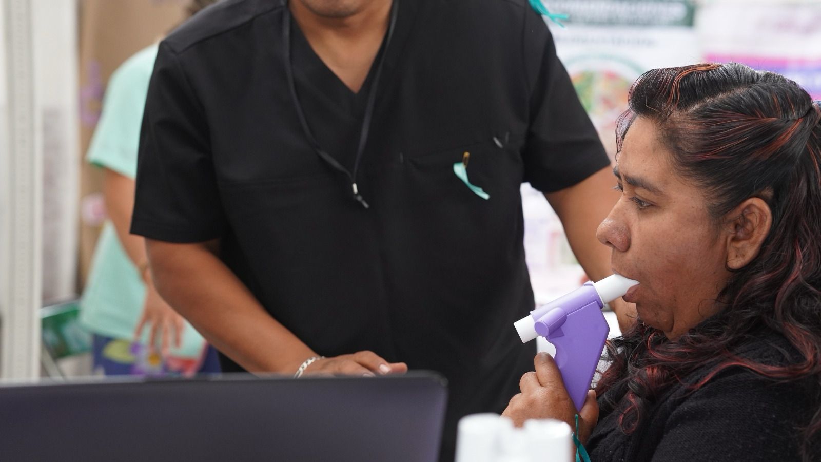 son causados por la aspiración de humo de tabaco y de combustibles sólidos como la leña o carbón