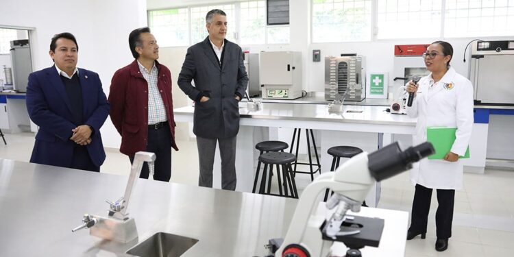 Cumplimos con la educación superior; inaugura Gobernador obras en Tecnológico de Huatusco