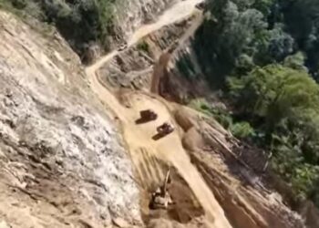 Confirman derrumbes en la carretera Oaxaca-Puerto Escondido; sería inaugurada por AMLO el 29 de noviembre