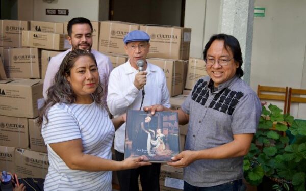 gestionó la donación y los libros fueron entregados por la Secretaría de Cultura Federal