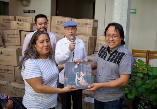 gestionó la donación y los libros fueron entregados por la Secretaría de Cultura Federal