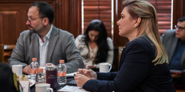Dirige Maru Campos reunión de Mesa de Seguridad en Palacio de Gobierno