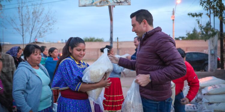 Entrega Estado paquetes alimentarios en comunidades indígenas de la capital
