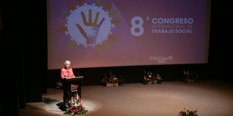 INAUGURA MARÍA DE VILLARREAL EL 8° CONGRESO INTERNACIONAL DE TRABAJO SOCIAL