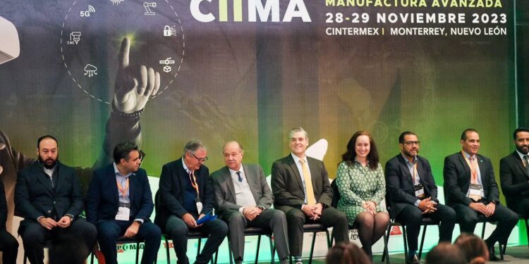 Inaugura Javier Navarro Primera Cumbre de Innovación Industrial y Manufactura Avanzada