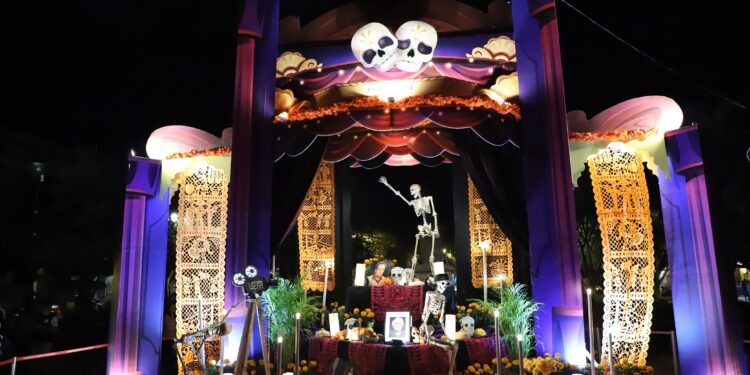 Inauguran Altar Monumental en Plaza de Armas