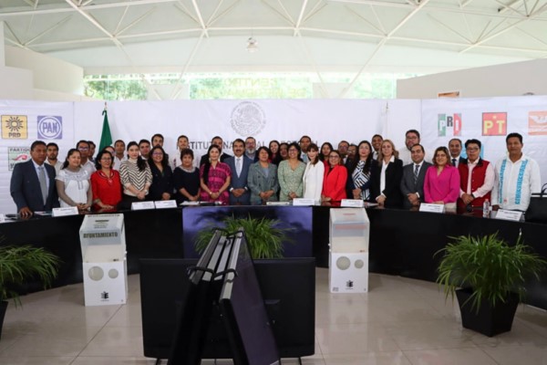 presencia de la Consejera Electoral del Consejo General del INE México, Rita Bell López Vences.