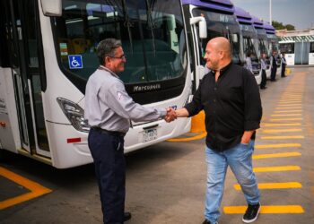 Llegan nuevos autobuses a Mi Macro Calzada; entrega Alfaro unidades que disminuirán los tiempos de espera