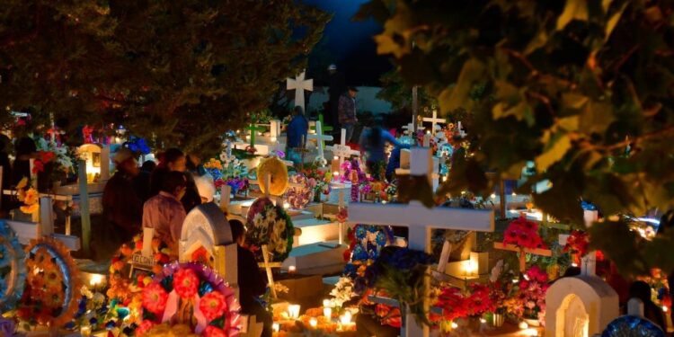 Mantiene vivo Uruachi tradicional festival de Día de Muertos desde hace 200 años