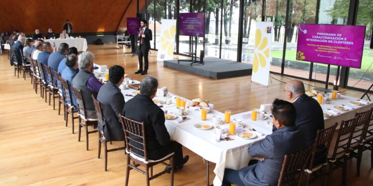 Perfila gobierno de Puebla ecosistema de clústeres más grande de América Latina: Economía