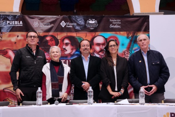 un espectáculo de danza vertical sobre la fachada del Museo de la Revolución Mexicana