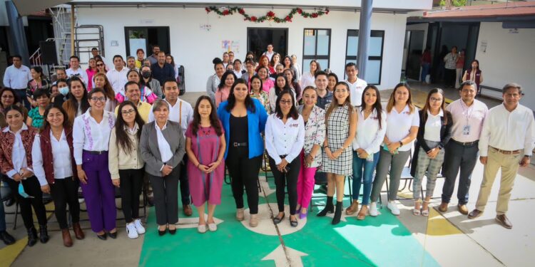 Se suma la Coordinación de Comunicación Social a la campaña Abrigando Corazones