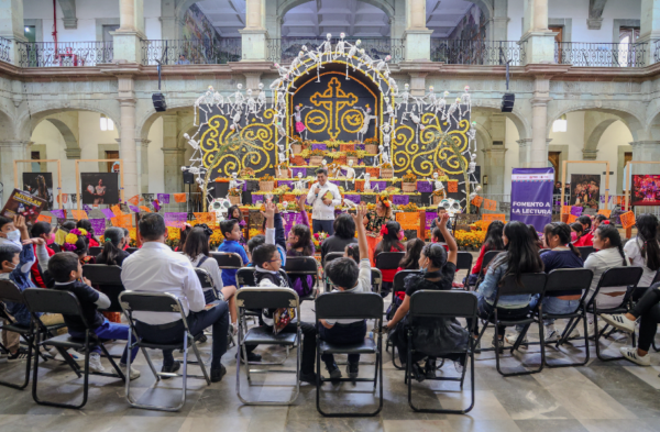 ·         El Mandatario oaxaqueño compartió el cuento El viaje a Mictlán, edición trilingüe,