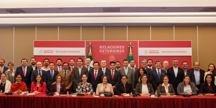 Titular de SEDESU participa en encuentro con la SRE