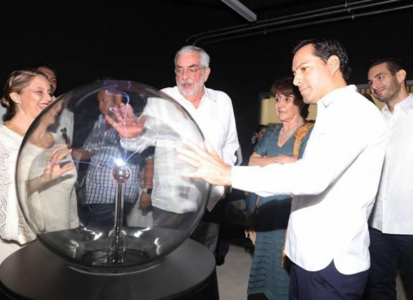 -El espacio presenta la exposición "Color, el conocimiento de lo invisible".