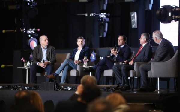 fue parte del panel "Seguridad para el Turismo" donde dio a conocer las ventajas y características de Yucatán