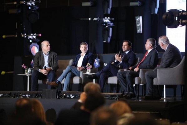 fue parte del panel "Seguridad para el Turismo" donde dio a conocer las ventajas y características de Yucatán