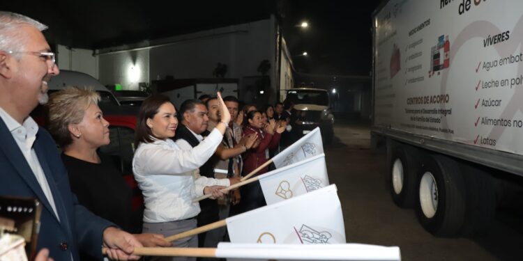 Abandera SEDIF salida de convoy con 35 toneladas de ayuda a Guerrero donadas por SEP