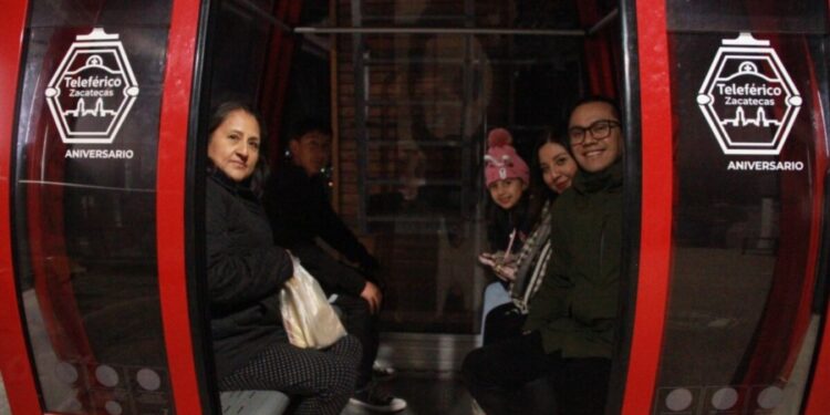 AMPLÍAN PERIODO DE RECORRIDOS NOCTURNOS DEL TELEFÉRICO DE ZACATECAS, DEBIDO A LA AFLUENCIA DE VISITANTES