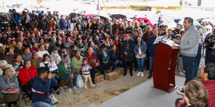 Con reconstrucción de mercado municipal, gobierno de Puebla dignifica labor de comerciantes de Huauchinango