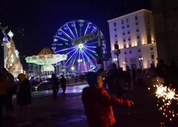 Disfrutan alrededor de 46 mil chihuahuenses atracciones navideñas en la Plaza del Ángel