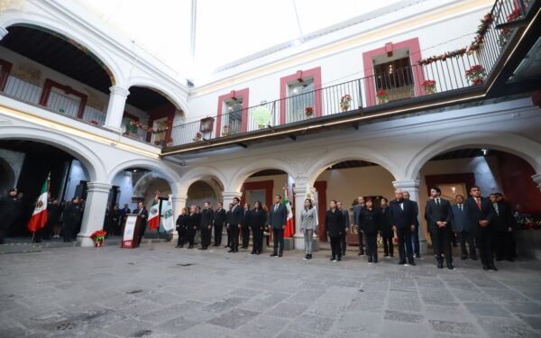 El gobernador Sergio Salomón encabezó una ceremonia por quinto aniversario luctuoso de los exgobernadores Martha Erika Alonso y Rafael Moreno Valle