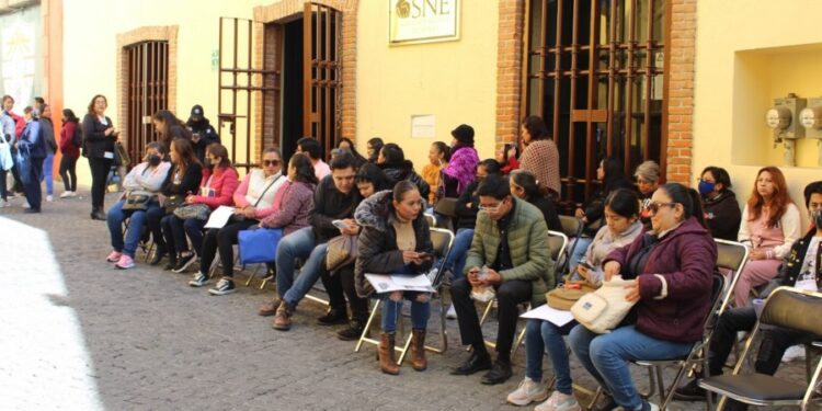 Entrega gobierno de Puebla becas de Capacitación para el Empleo