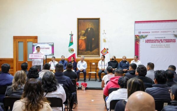 Entrega Salomón Jara 106 boletas de liberación a personas indígenas y de escasos recursos