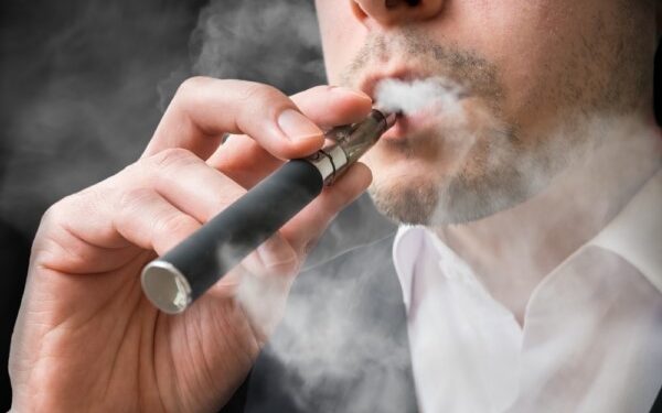 Presidenta de Comisión de Salud considera grave que jueces protejan comercialización de cigarrillos electrónicos