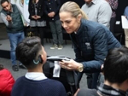 implantes cocleares mejorará la comunicación entre los pacientes con discapacidad auditiva,