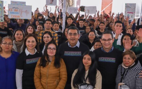Refrendan Sergio Salomón y Gaby Bonilla compromiso con quienes más lo necesitan