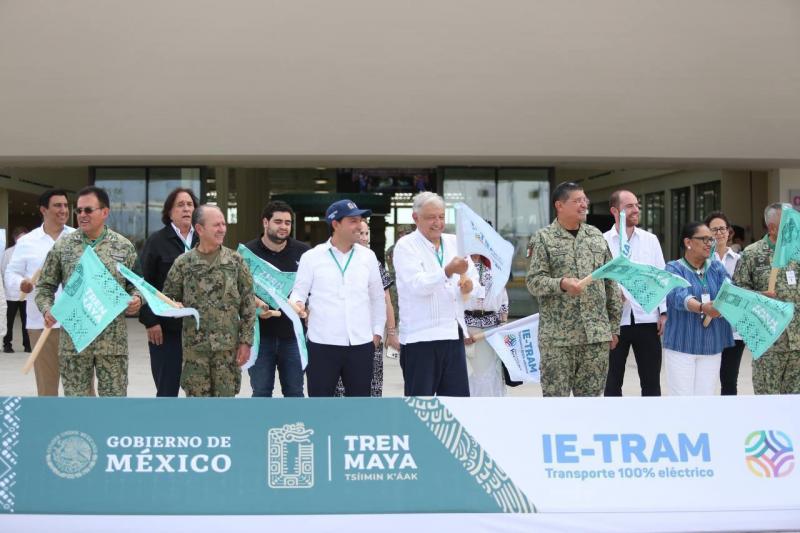 Realizan banderazo inaugural el Gobernador Mauricio Vila Dosal y el Presidente Andrés Manuel López Obrador, de la primera ruta del Ie-tram: Paseo 60-La Plancha-Teya