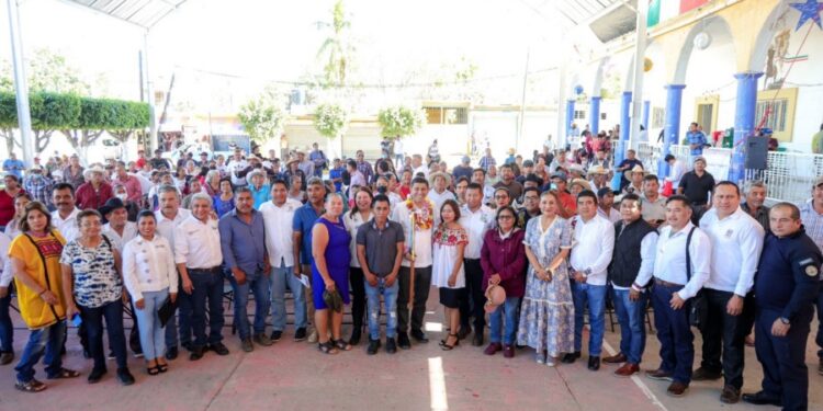 El destino de Oaxaca no es la pobreza, sino el desarrollo, afirma Salomón Jara en San Nicolás Hidalgo