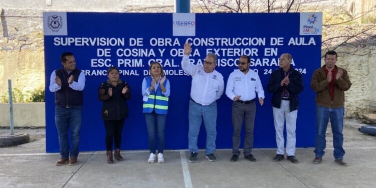 Entrega IFEQ infraestructura para escuelas en Pinal de Amoles