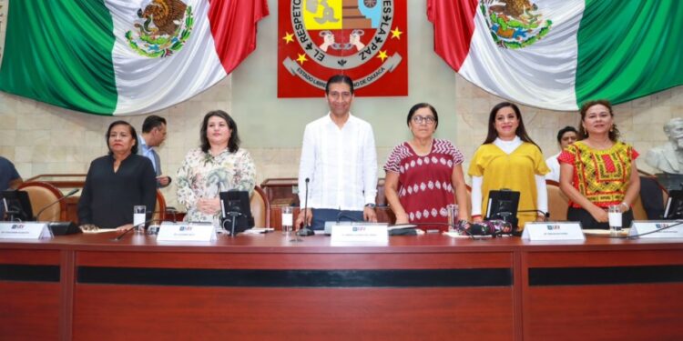 2023, el Gobierno de Oaxaca canalizó más de 613 millones de pesos para transformar 276 centros educativos en 162 comunidades