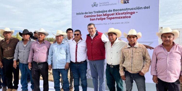 Inicia Sergio Salomón reconstrucción del camino San Miguel Xicotzingo-San Felipe Tepemaxalco