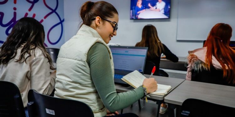 INVITAN A JÓVENES Y ADOLESCENTES A PARTICIPAR EN CURSOS SABATINOS DE INGLÉS
