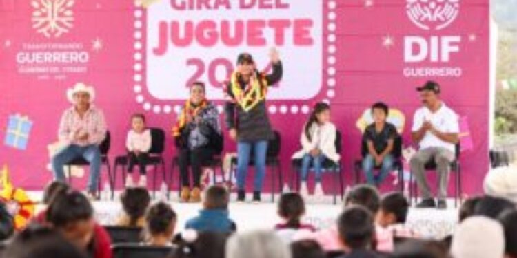 La gobernadora Evelyn Salgado y la presidenta del DIF Guerrero, Liz Salgado celebran “Día de Reyes” con niñas y niños de Llanos de Tepoxtepec