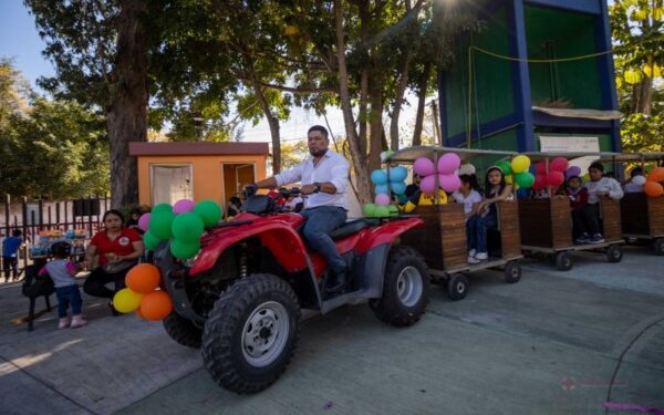 niñas y niños convivieron y disfrutaron de juegos como el trenecito, el carrusel eléctrico, rompieron piñatas