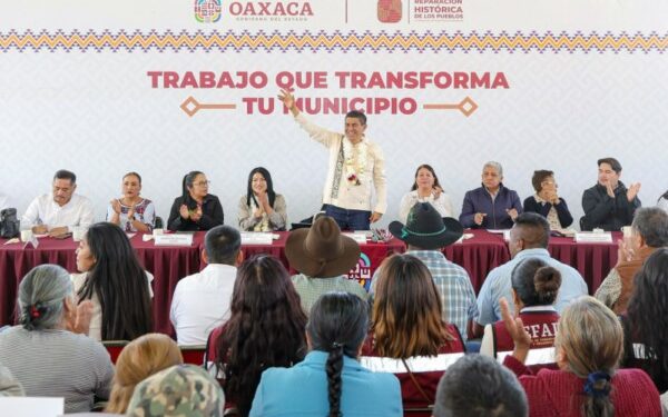 indicó que su gobierno trabaja para sacar del rezago a este municipio